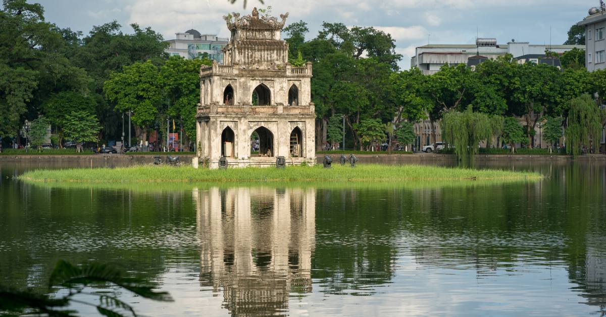 Turtle tower in hoan Kiem Lake