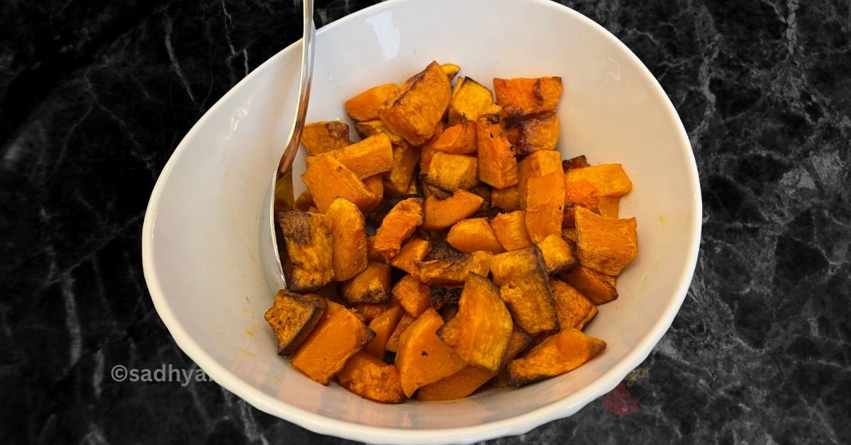 roasted pumkin with cinnamon in a bowl